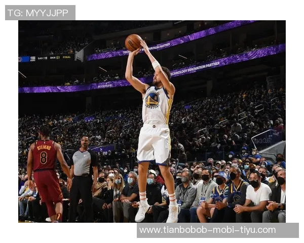 克莱状态回暖五记三分助力球队队友教练赞其牵制力巨大打开进攻缺口 克莱状态回暖五记三分助力球队队友教练赞其牵制力巨大打开进攻缺口